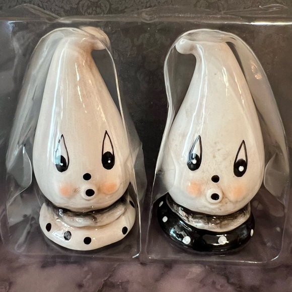 Halloween Set of Whimsical White Ghosts Salt & Pepper Shakers Johanna Parker - Picture 1 of 8